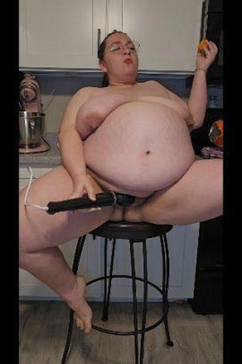 Stuffed Belly Vibrator Masturbation - Screenshot 1 of 4 - BBW