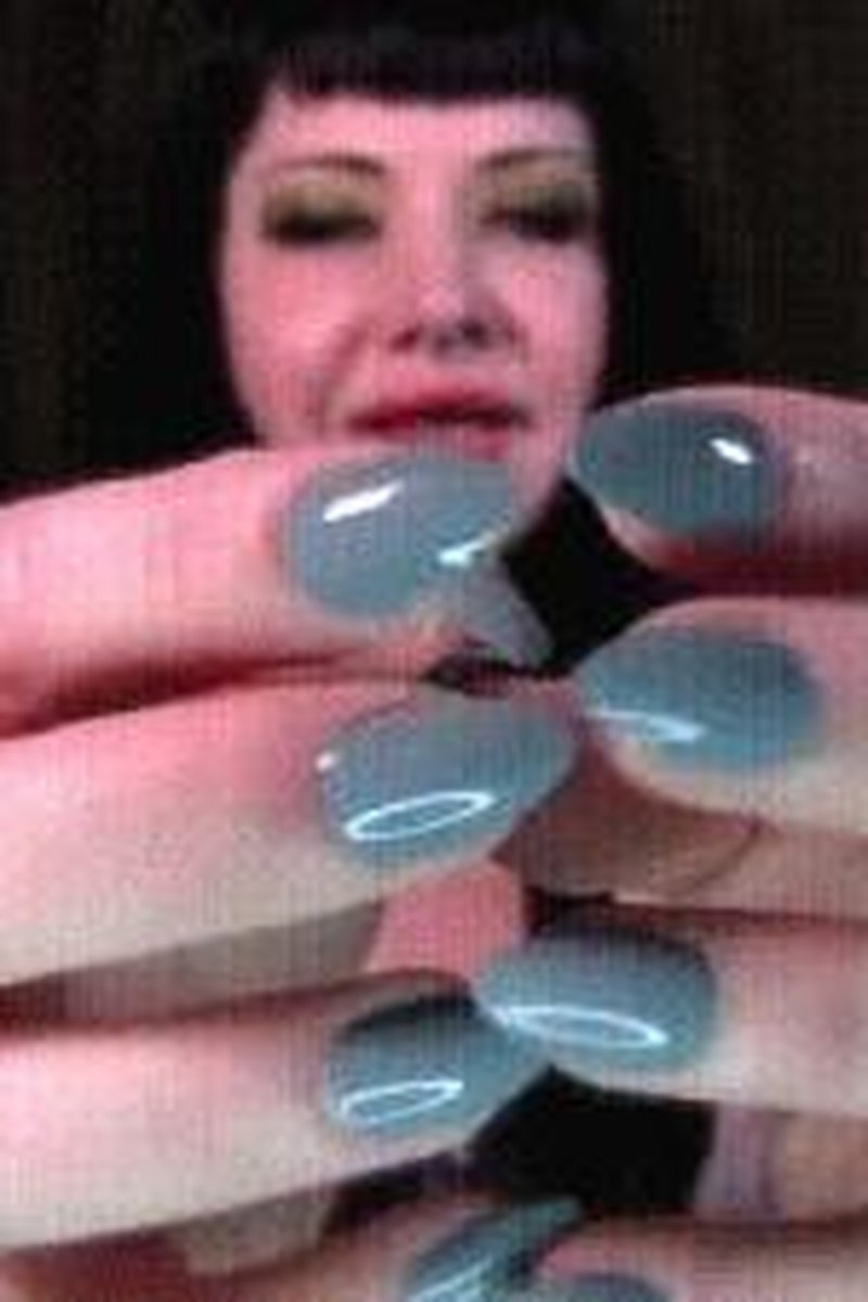 Nail Tapping JOI - Screenshot 1 of 4 - Eye Contact