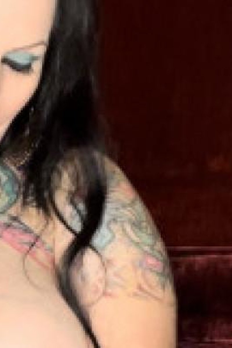 So Wet - Screenshot 1 of 4 - Babes