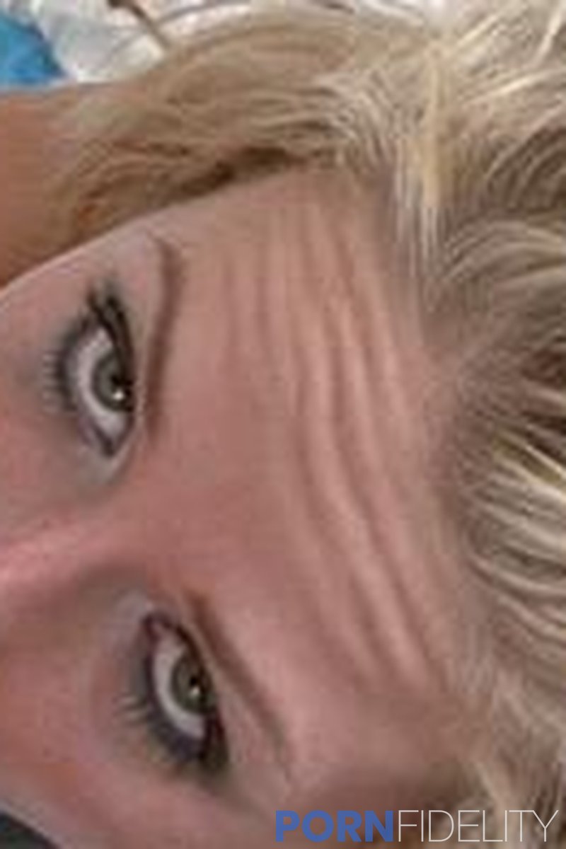 Newly Head E483 - Screenshot 1 of 4 - Blowjob