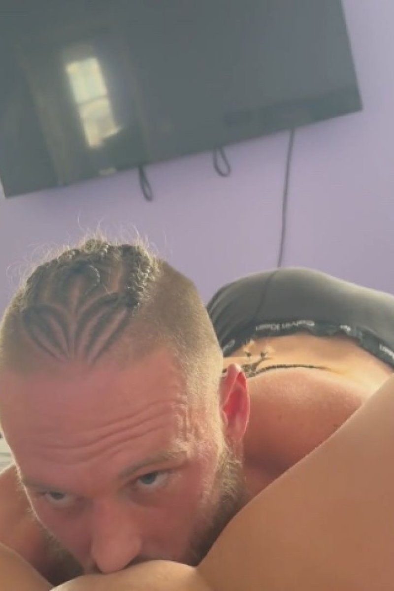 Pussy Eating Orgasm Her First Time Ever Receiving Oral - Screenshot 1 of 4 - Amateur