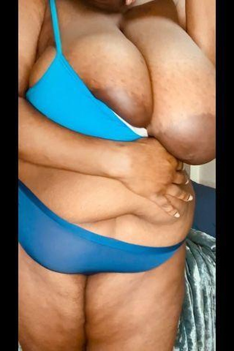 Titty Bouncing And Clapping Marathon - Screenshot 1 of 4 - BBW
