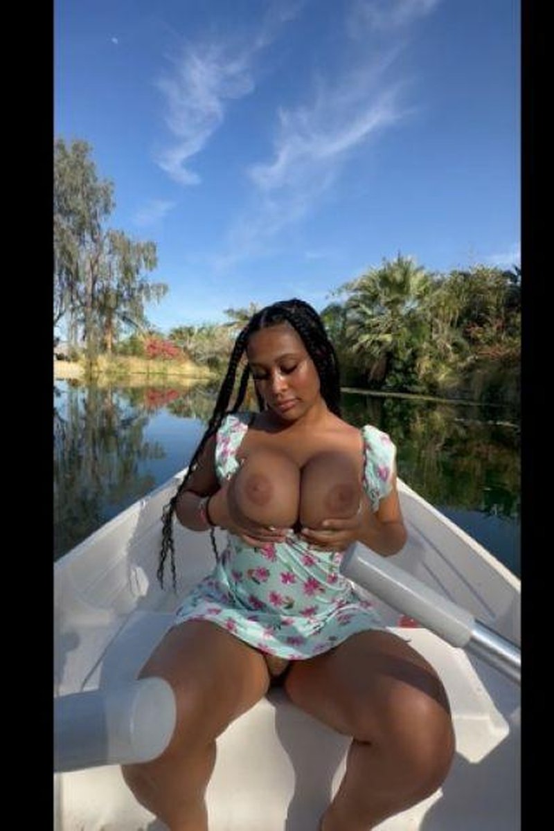 Public Fun - Screenshot 1 of 4 - Babes