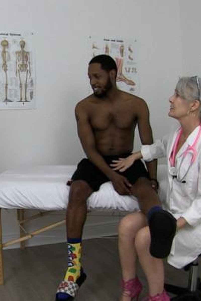 Doctors. Not Nurses - Screenshot 1 of 4 - Blowjob