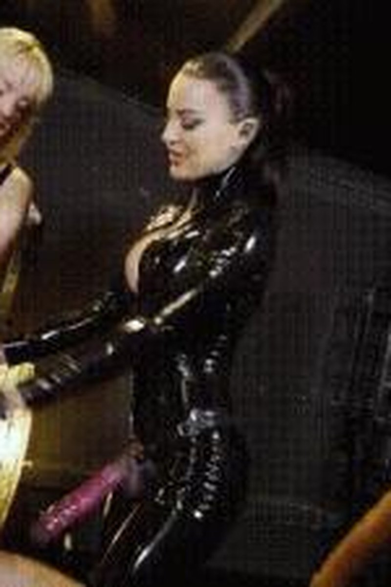 No Squirming - Screenshot 1 of 4 - BDSM