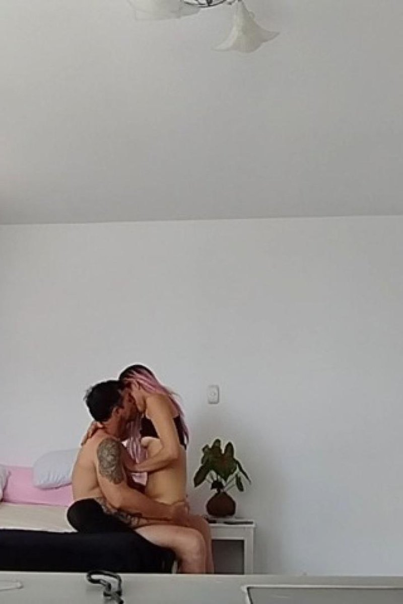 Hidden Camera - Screenshot 1 of 4 - Anal