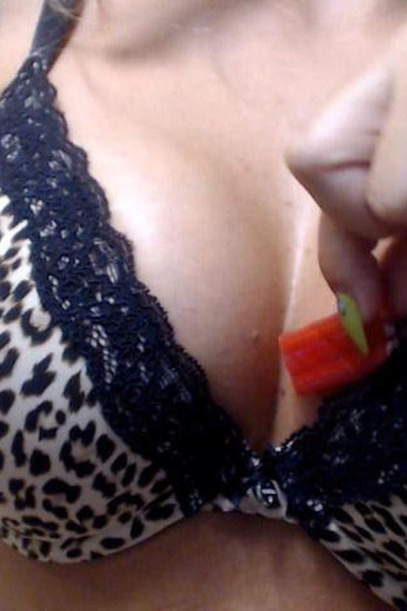 TP-manyvidsspanishfindomsonia-eat-and-obey-spanish-audio