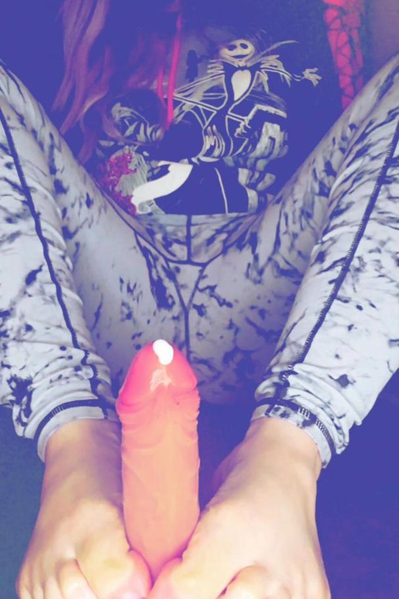 Footjob - Screenshot 1 of 4 - Foot Fetish