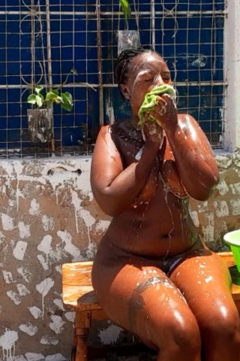 Taking A Bath Outside - Screenshot 1 of 4 - Africangirl