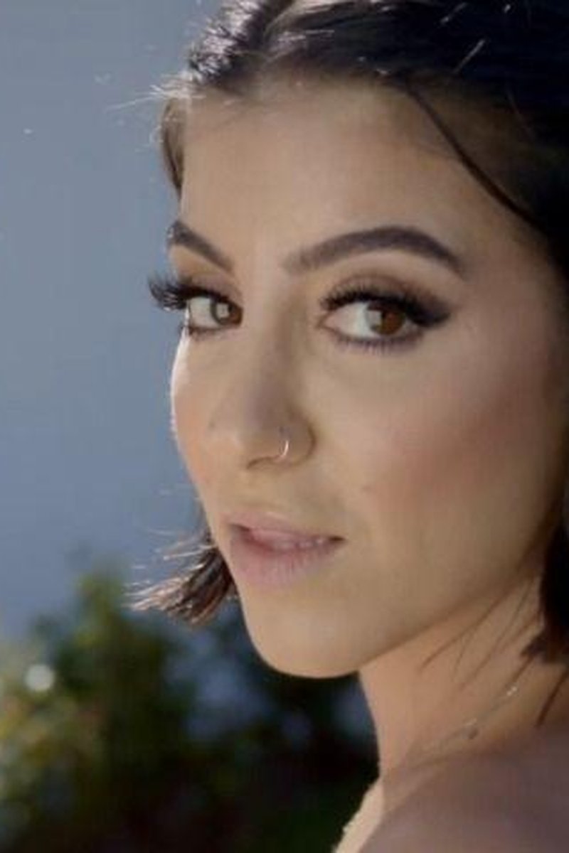 Outdoor Anal Threesome With Riley Reid - Screenshot 1 of 4 - Anal
