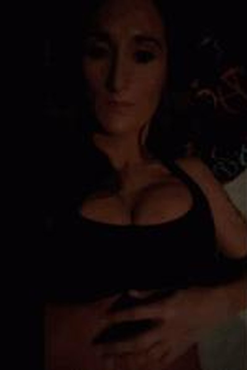 Tease Me - Screenshot 1 of 4 - Babes