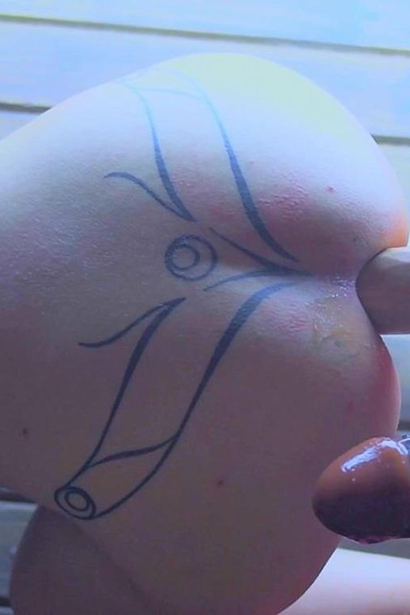 Training The Depth - Screenshot 1 of 4 - Anal Fisting