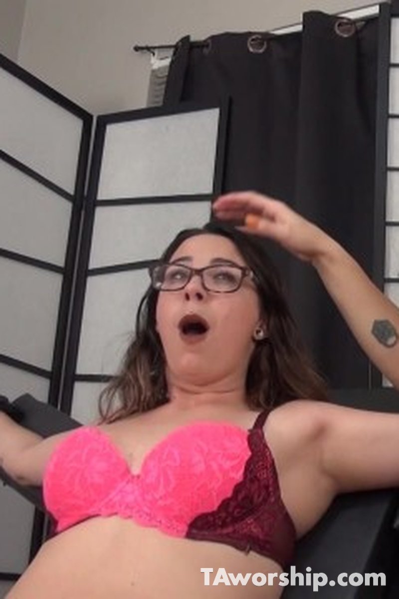 Nerdy Pits - Screenshot 1 of 4 - Tickling