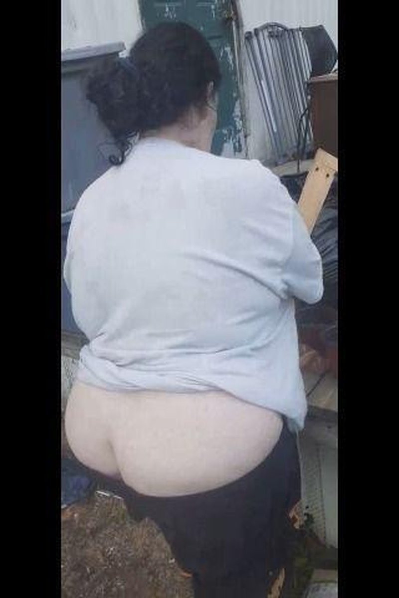 Flower Pot Buttcrack - Screenshot 1 of 4 - Ass Worship