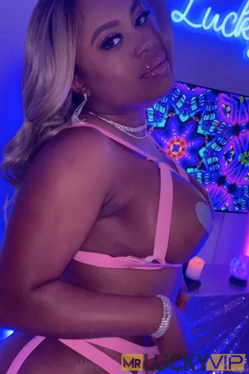 Breyana Moore Is a Horny Twerking Bombshell - Screenshot 1 of 4 - Big Ass