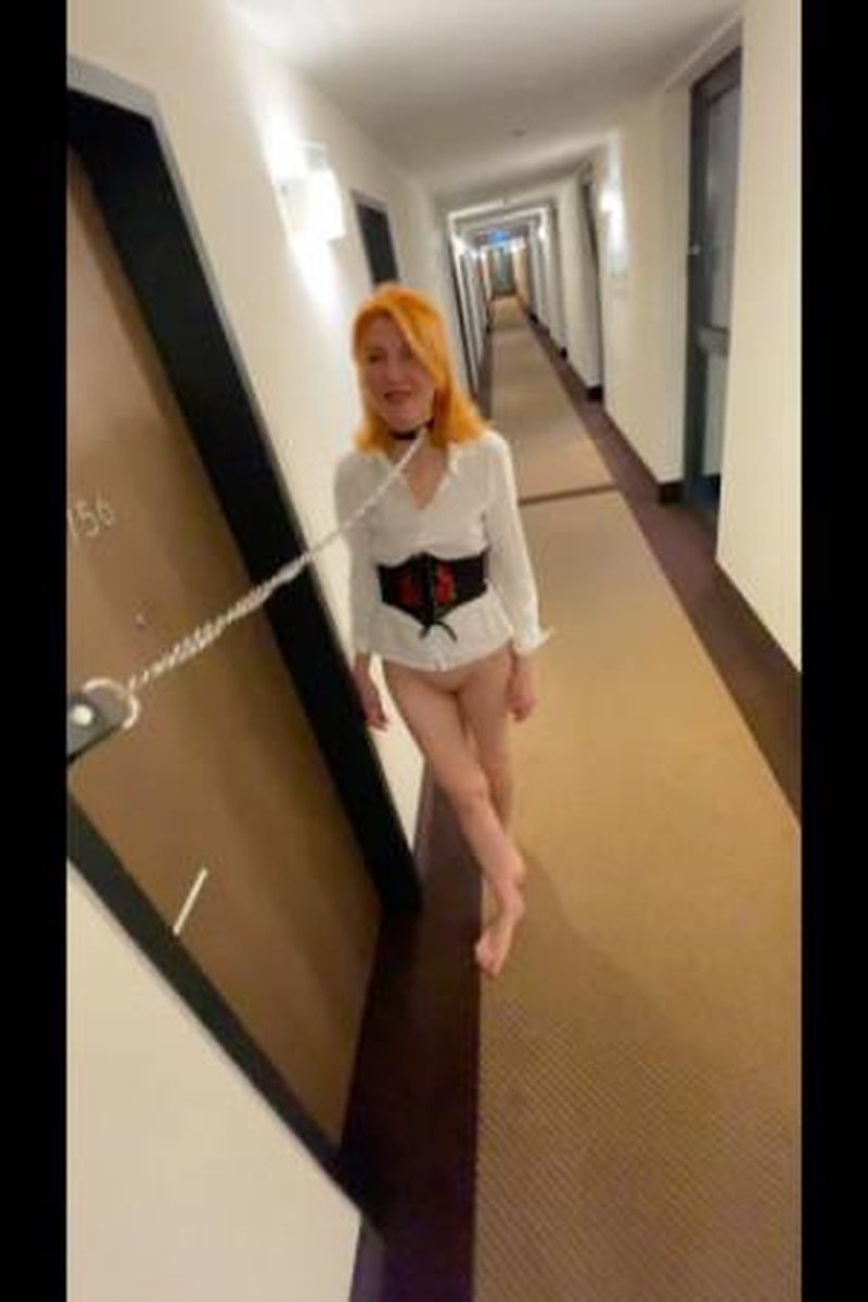 Bottomless Hotel - Screenshot 1 of 4 - Blowjob