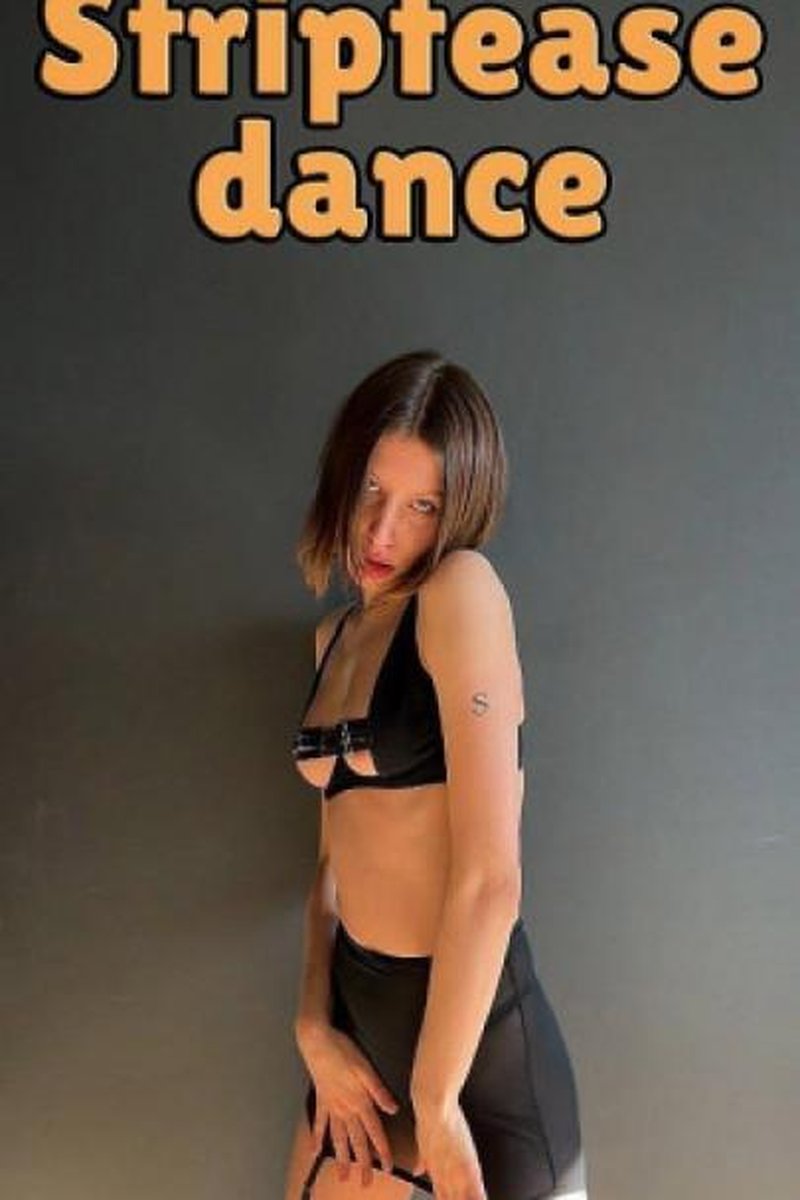Striptease Dance - Screenshot 1 of 4 - Ass Fetish
