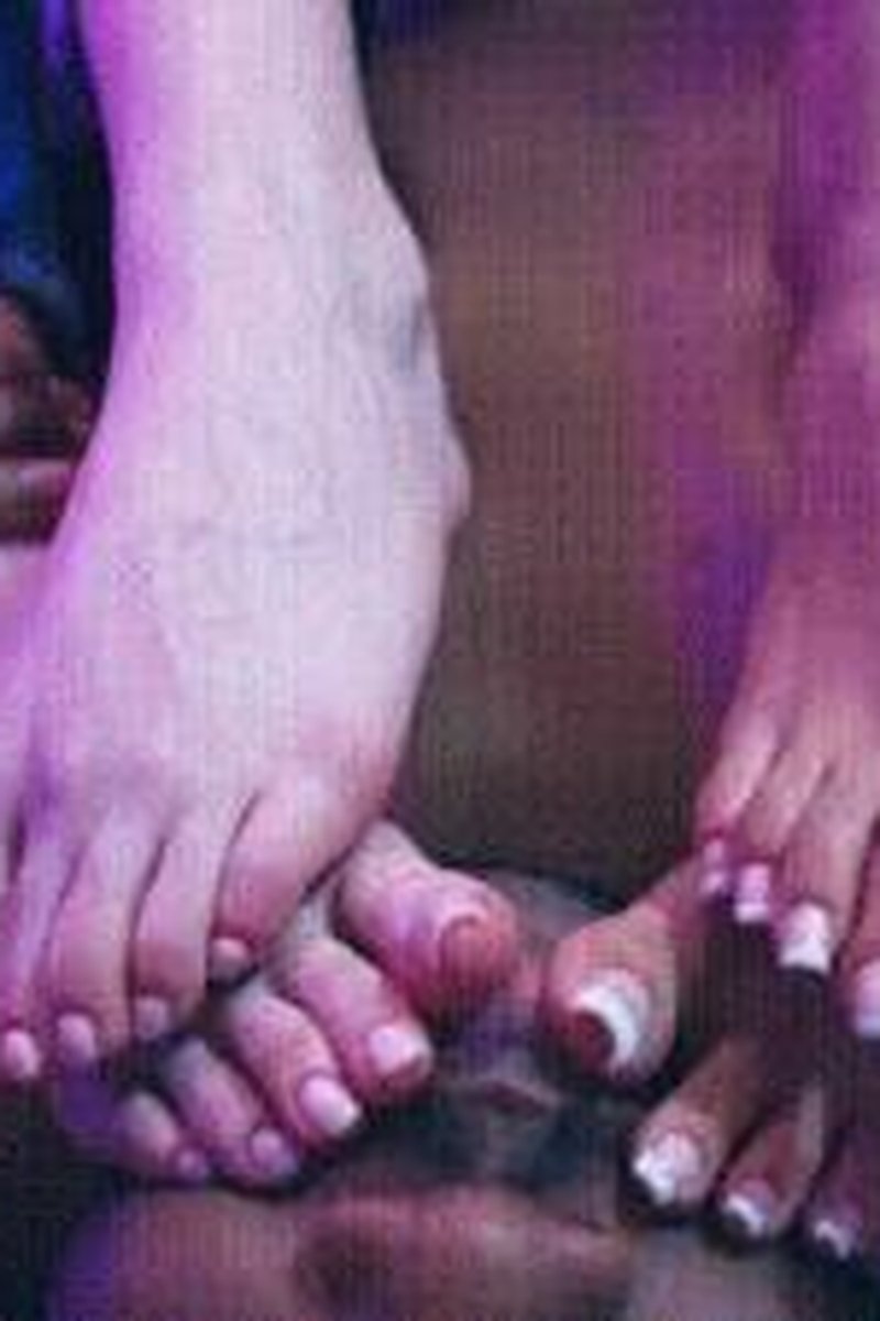 Foot Stool Training - Screenshot 1 of 4 - Foot Fetish