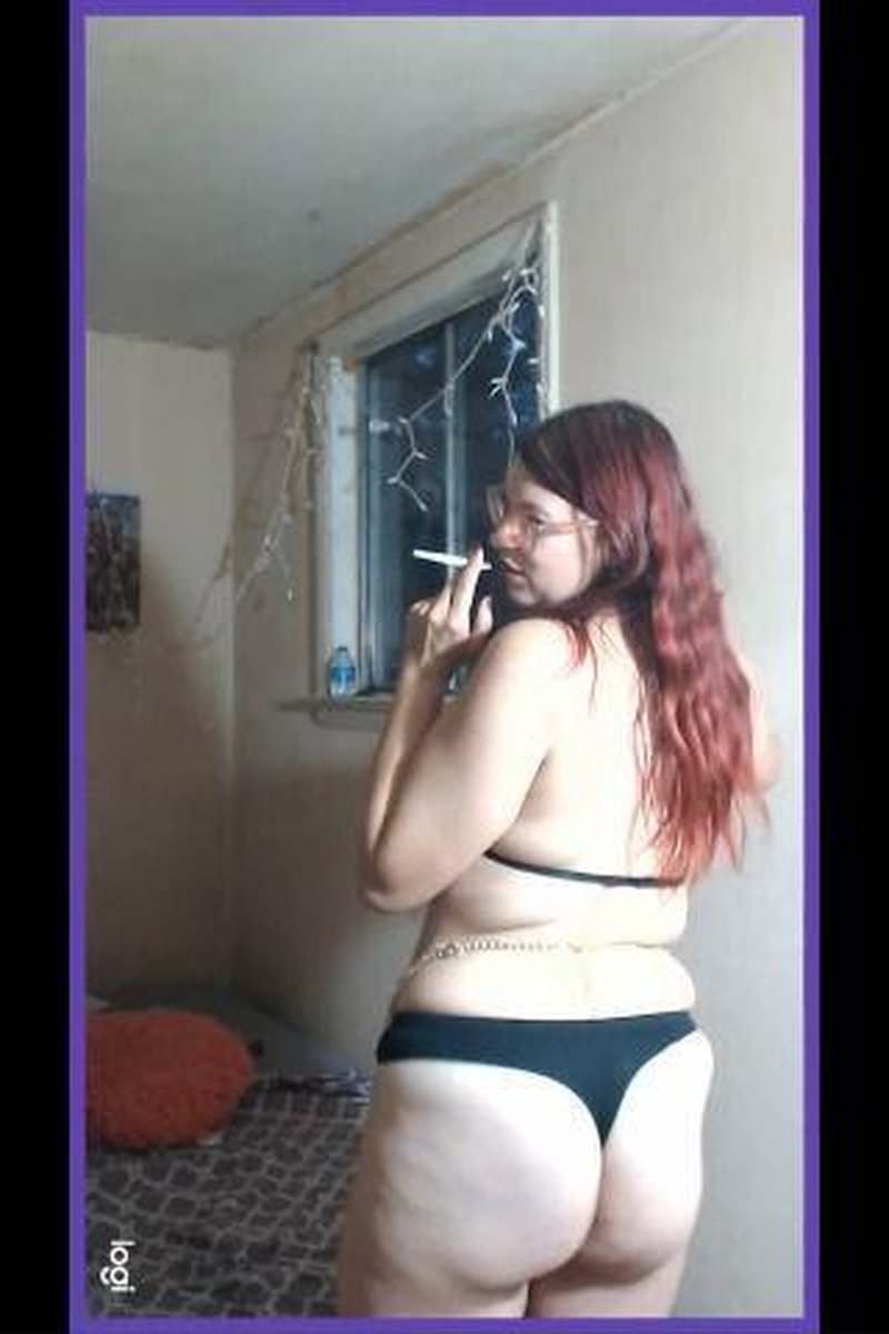 Smoking & Dancing - Screenshot 1 of 4 - Ass Fetish