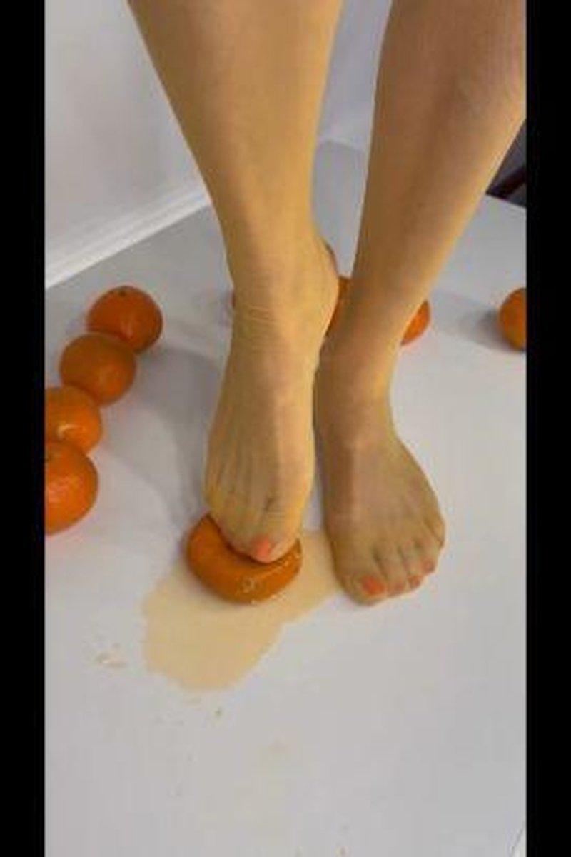 I Trample Tangerines - Screenshot 1 of 4 - Babes