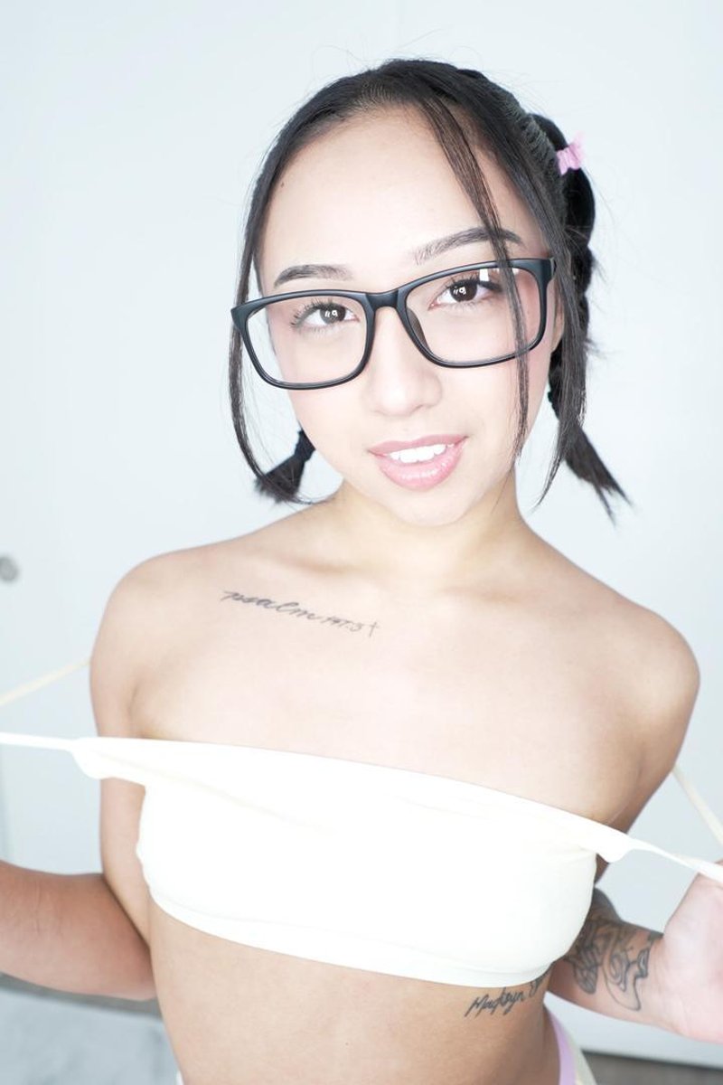 Liora Vane - Screenshot 1 of 4 - Asian