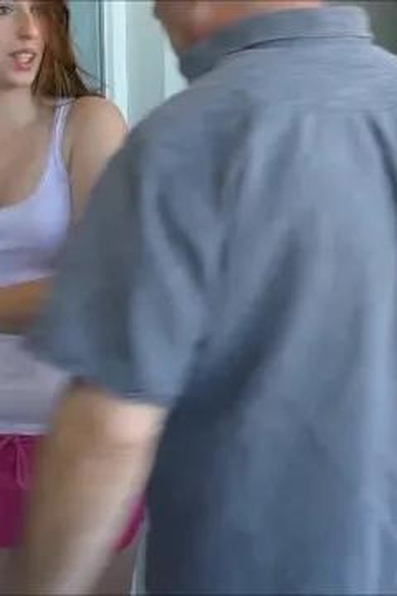 She Drinks Piss - Screenshot 1 of 4 - European