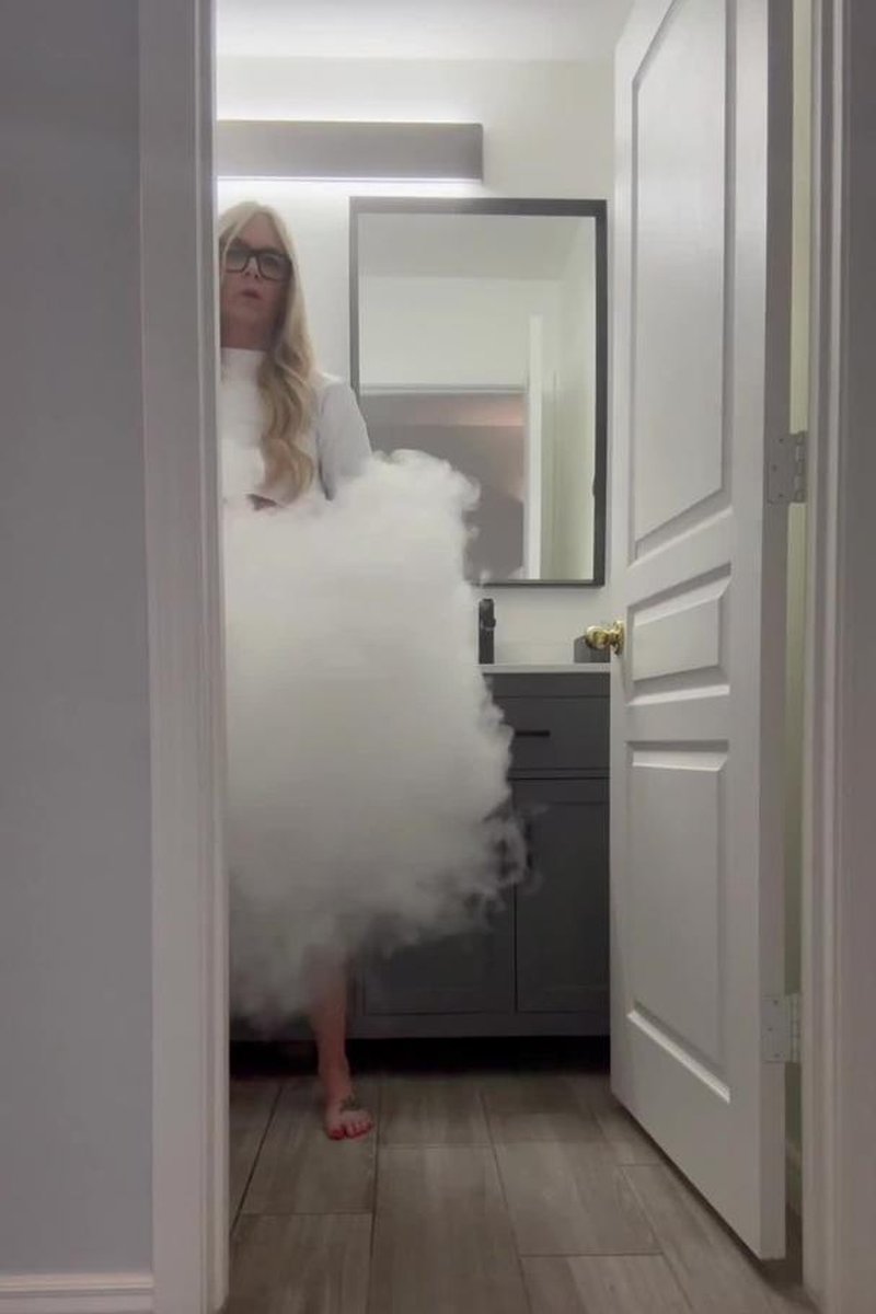 Weird Science - Screenshot 1 of 4 - Handjob