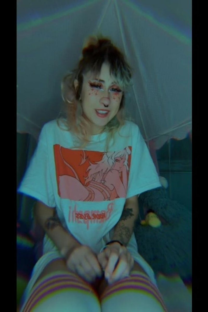 Small Sneezing Compilation - Screenshot 1 of 4 - Makeup