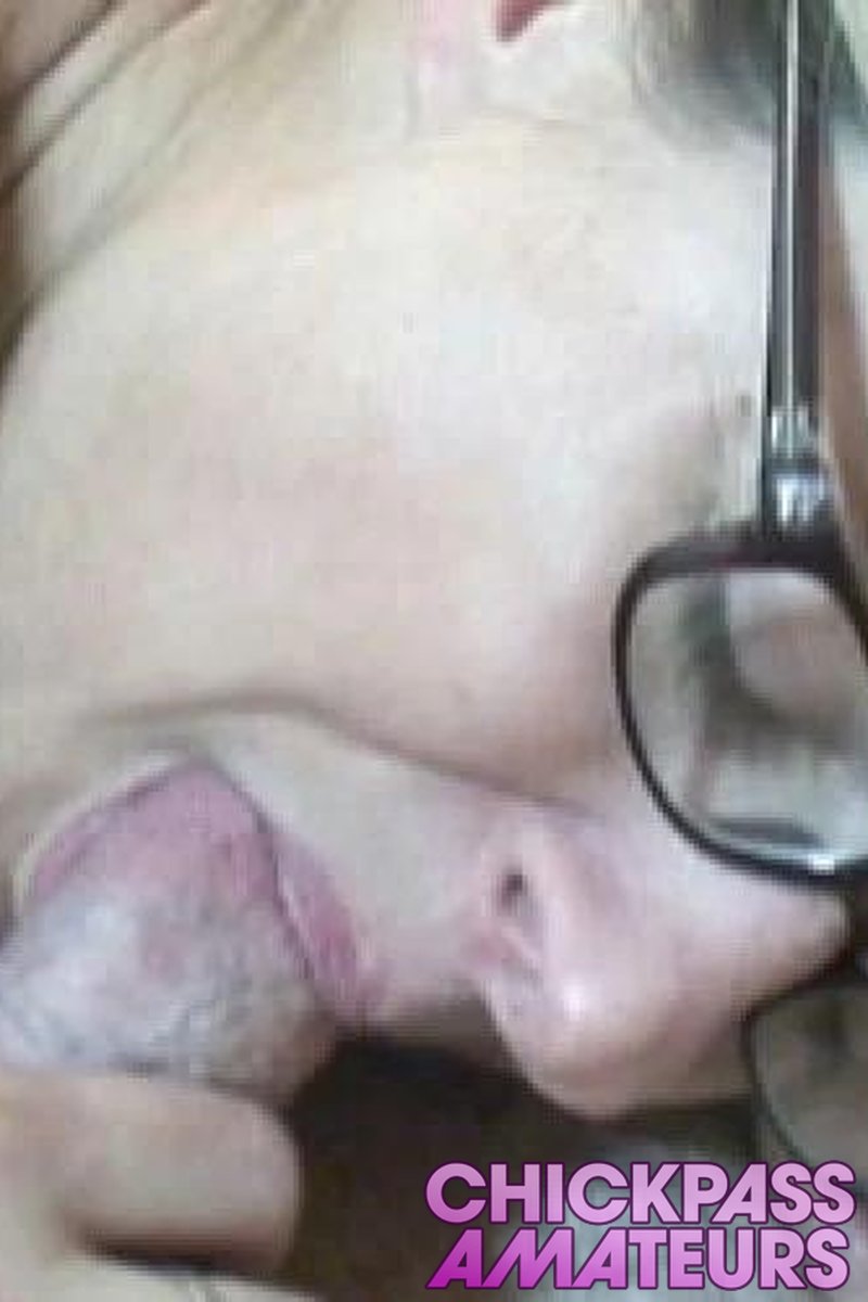 Blonde Nympho Alanna Blows Logan - Screenshot 1 of 4 - Amateur