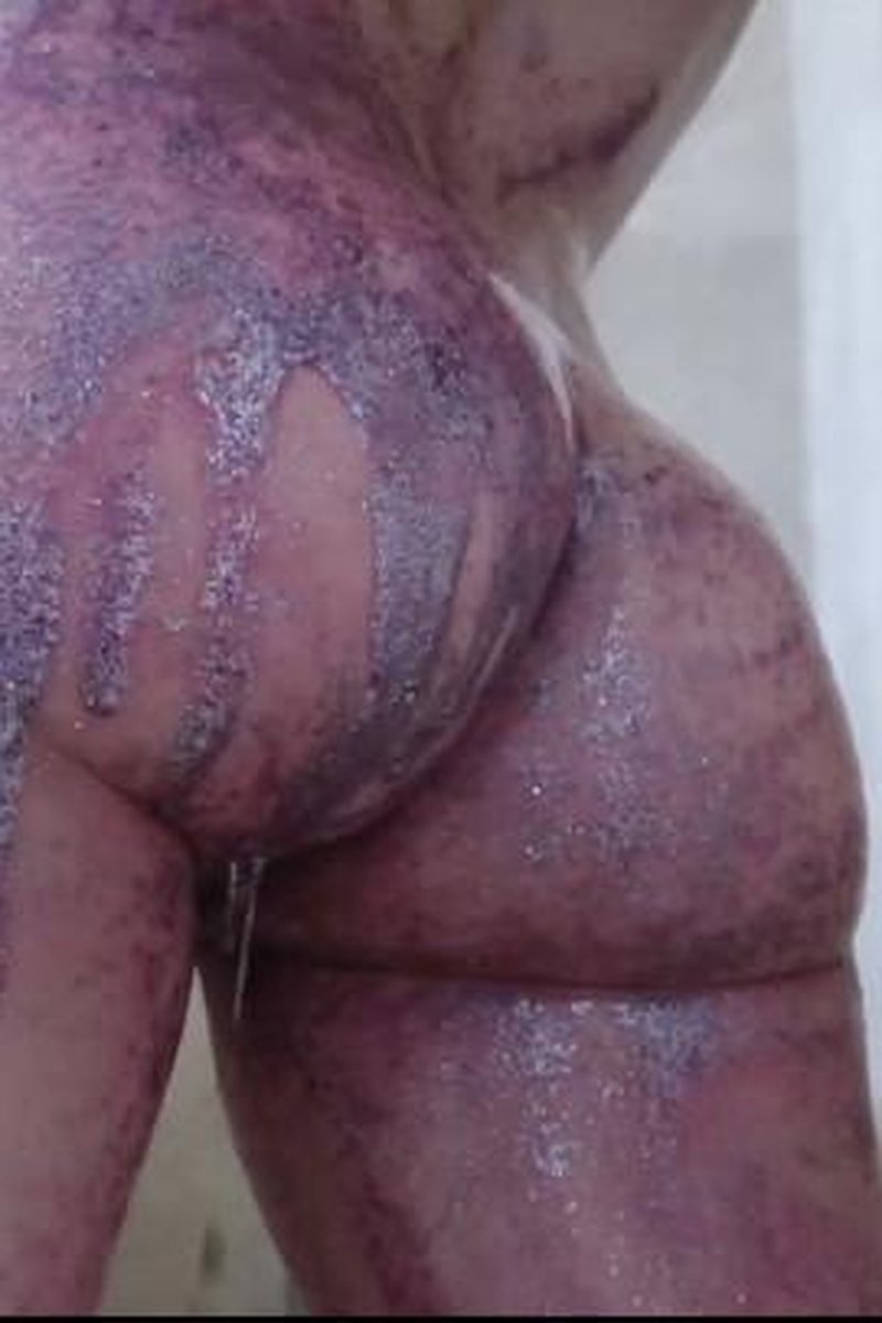 Glitter Butt - Screenshot 1 of 4 - Ass Worship