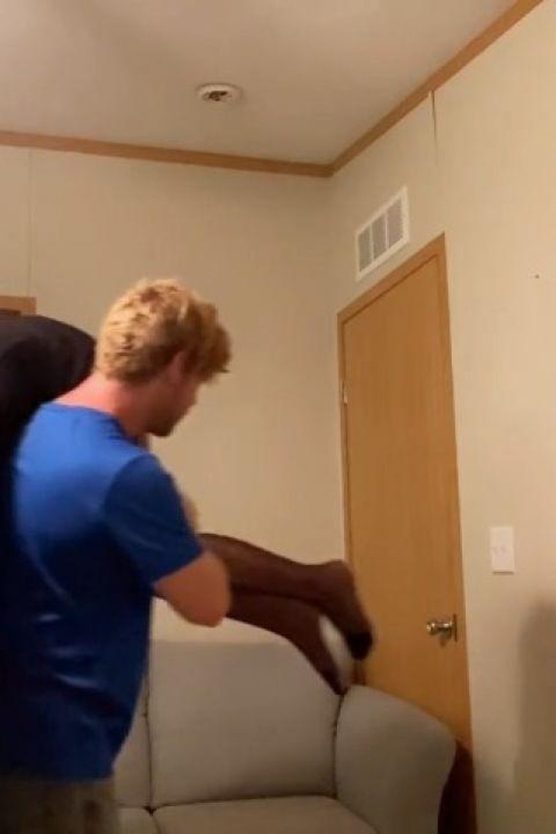 Example Video - Screenshot 1 of 4 - Limp