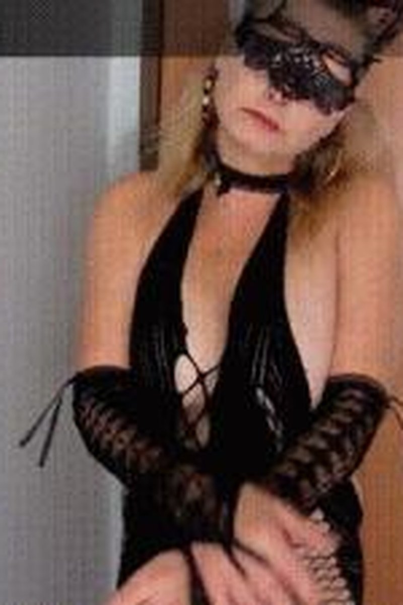 Pussy Cat - Screenshot 1 of 4 - Babes