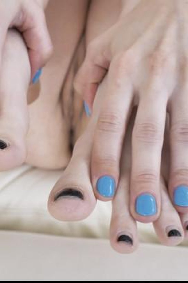 Foot Fetish - Screenshot 1 of 4 - Natural Tits