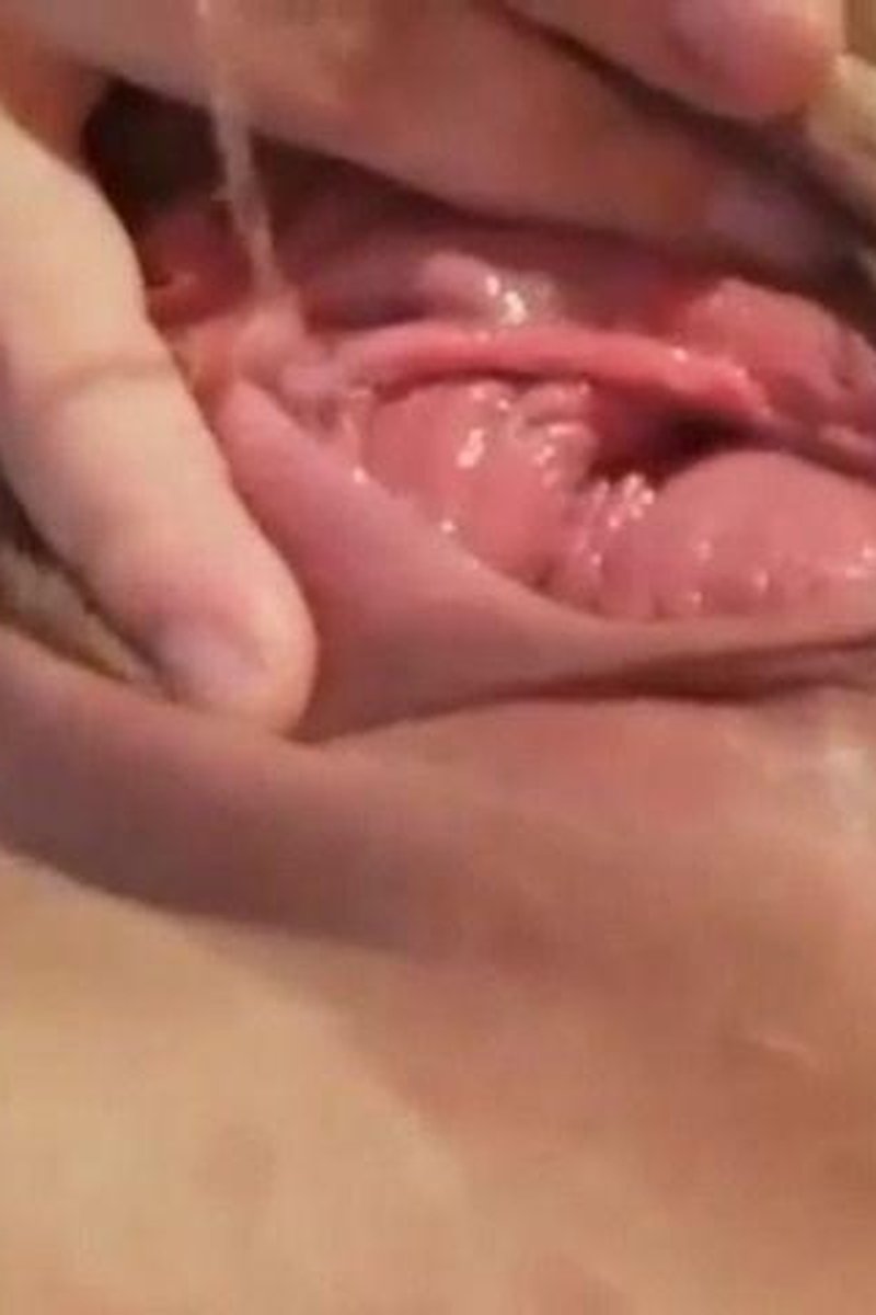 Close Up Pissing Compilation - Screenshot 1 of 4 - Big Clit