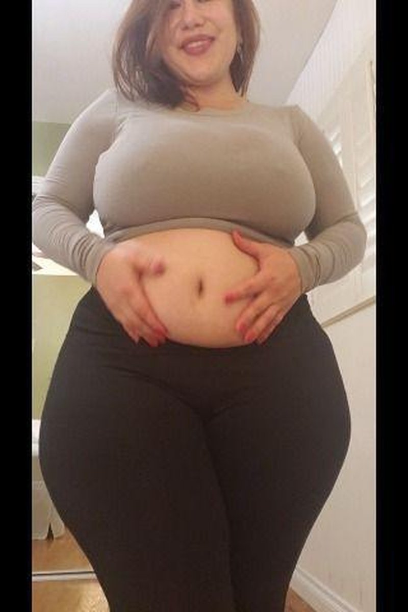 Belly Button Fingering - Screenshot 1 of 4 - Amateur