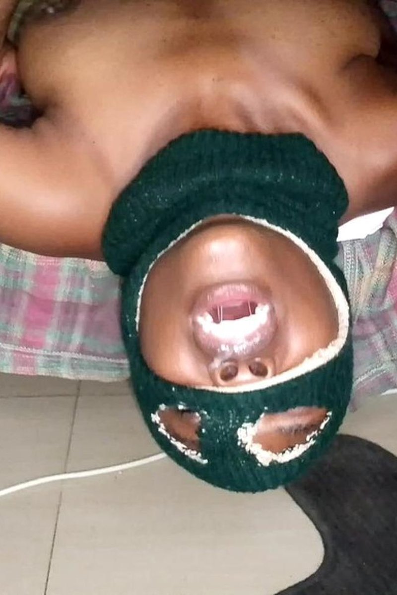 Bee4403 Upside - Screenshot 1 of 4 - Blowjob