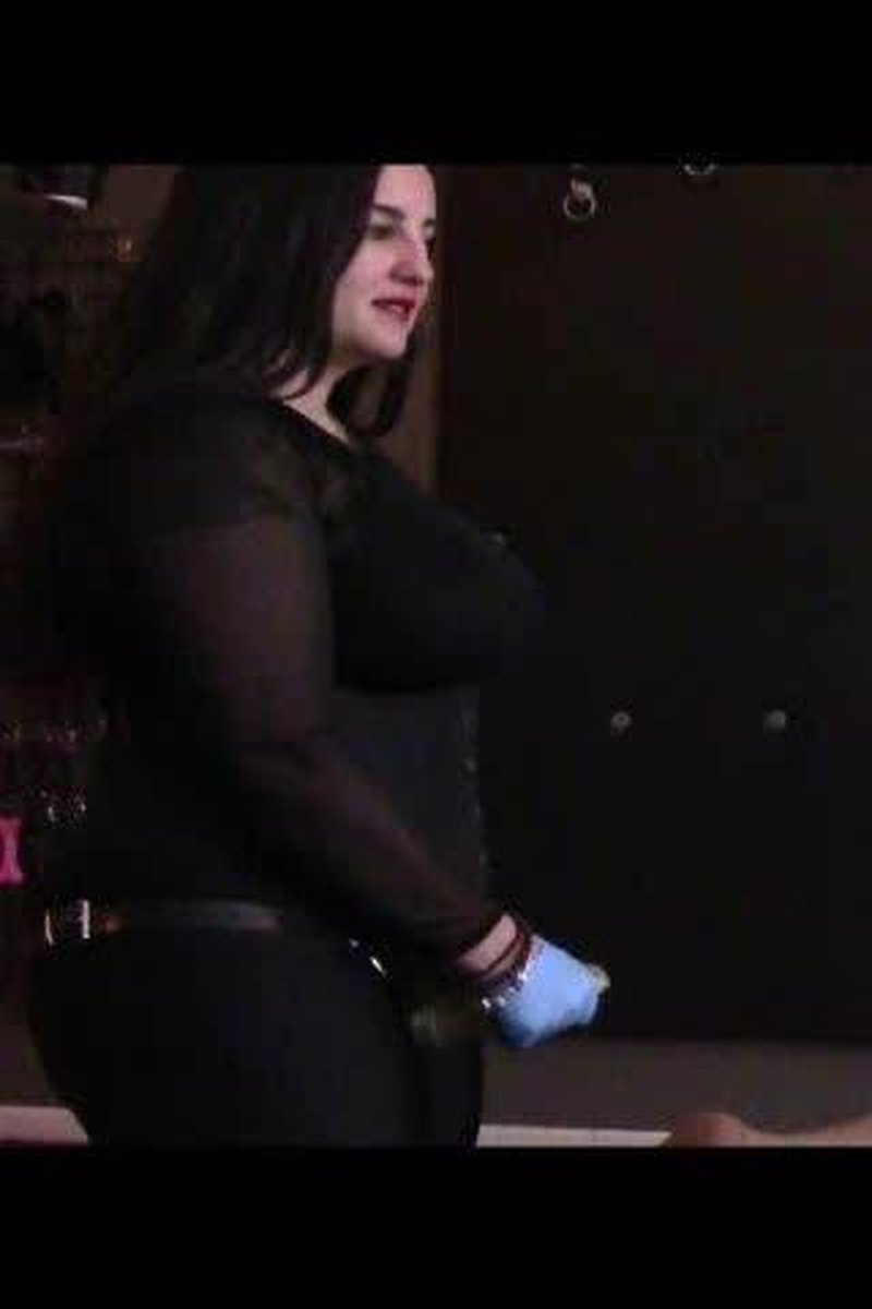 Busted Cherry - Screenshot 1 of 4 - Femdom