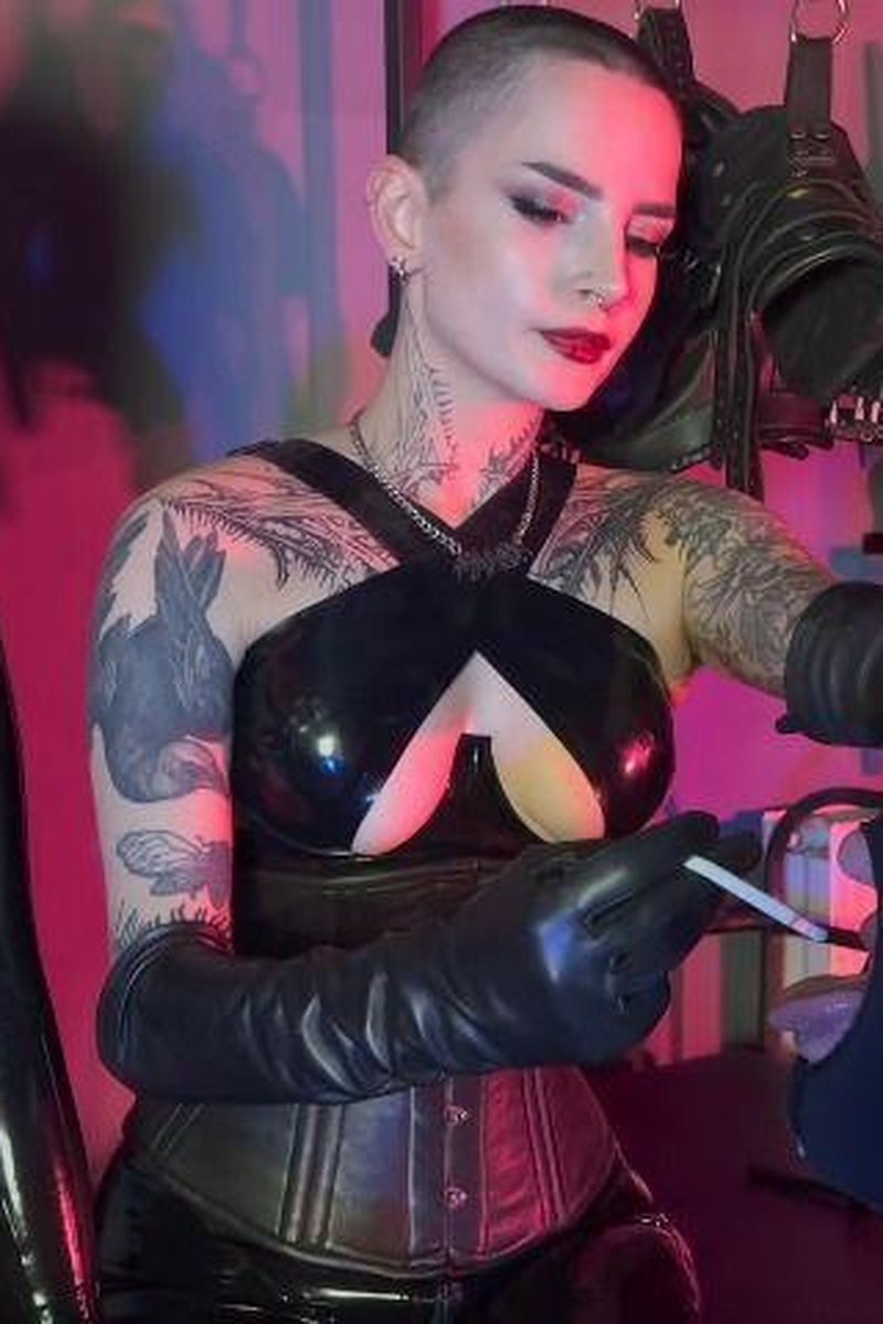 Using Our Human Ashtray - Screenshot 1 of 4 - Domination