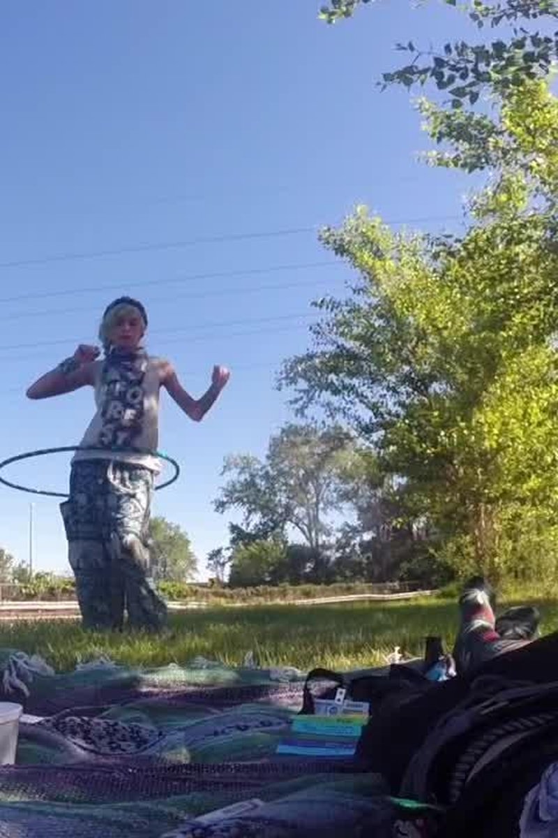 Outside Flow - Screenshot 1 of 4 - Dancing