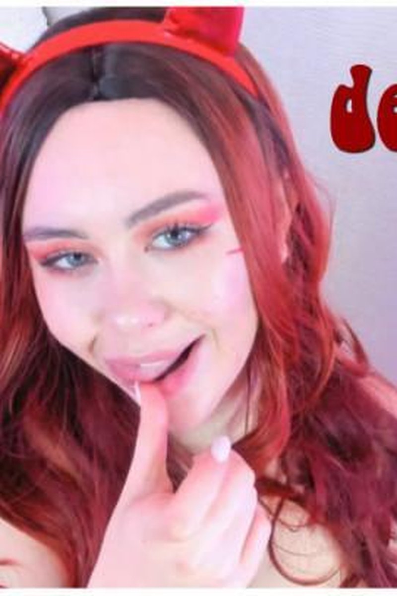 Devilish Teasing - Screenshot 1 of 4 - Boobsqueezing