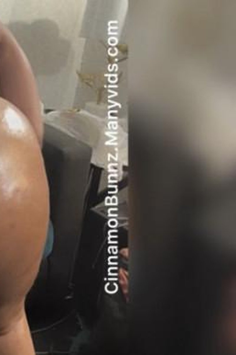 Oiled Clapping/ Talking Trash - Screenshot 1 of 4 - Ass Fetish