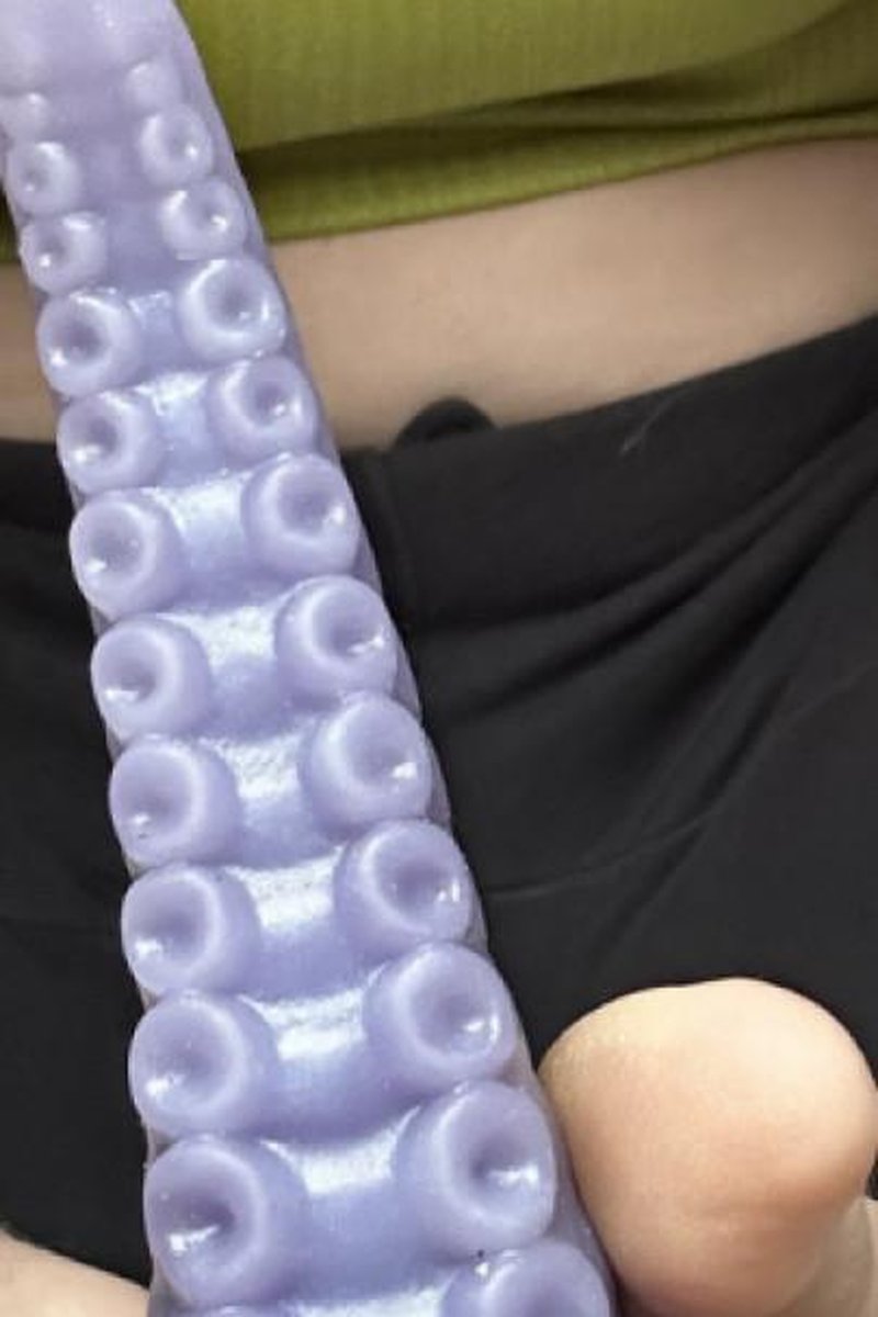 Slim Thick Redhead Teases You With Her Soles - Screenshot 1 of 4 - Average Body