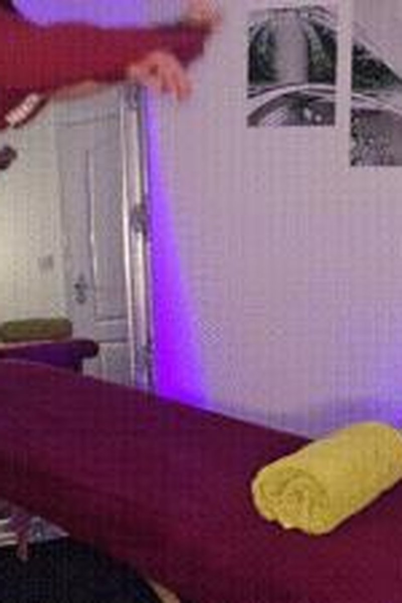 Professional Masseuse - Screenshot 1 of 4 - Big Dick