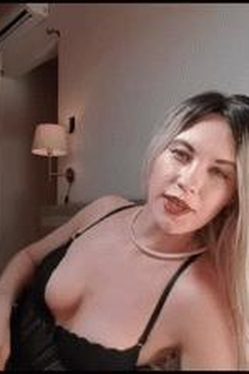 Simple Slave Task Part 1 - Screenshot 1 of 4 - Blonde Hair (Female)