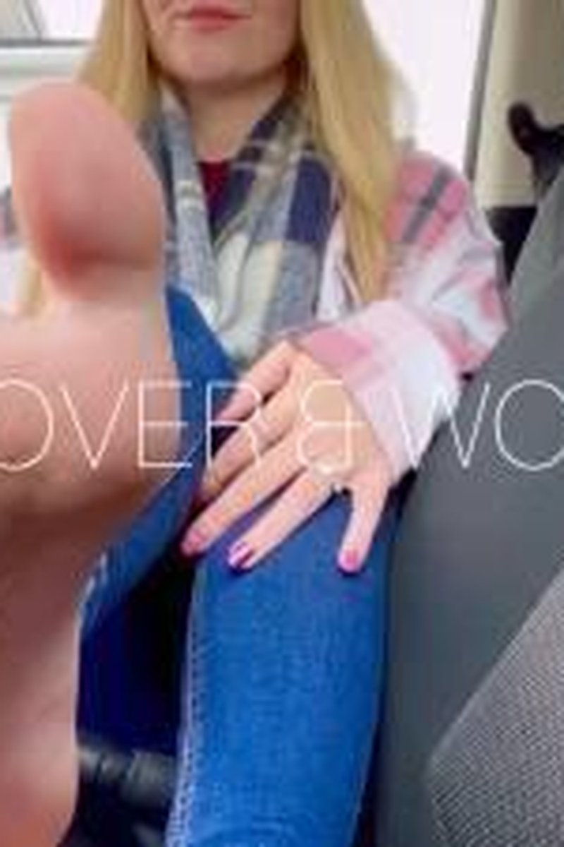 Pull Over & Worship - Screenshot 1 of 4 - Blonde Hair (Female)