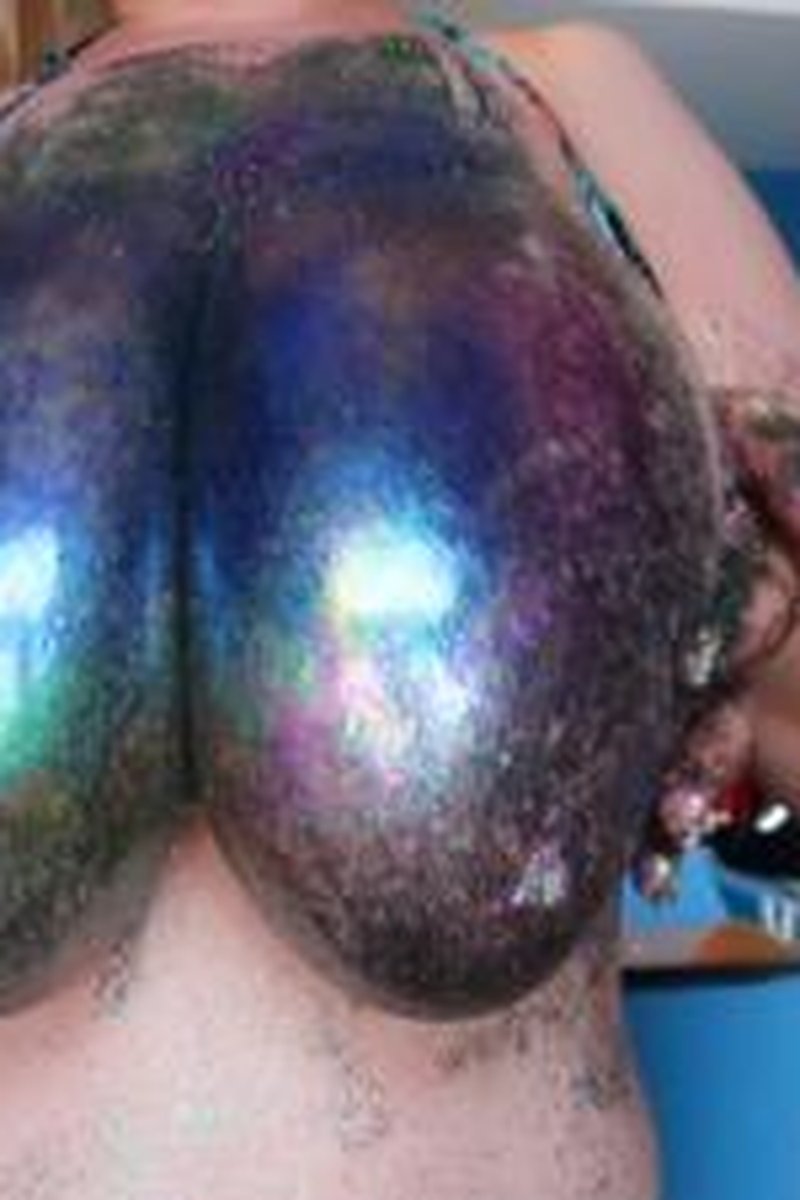 Glitter Boobs - Screenshot 1 of 4 - BBW