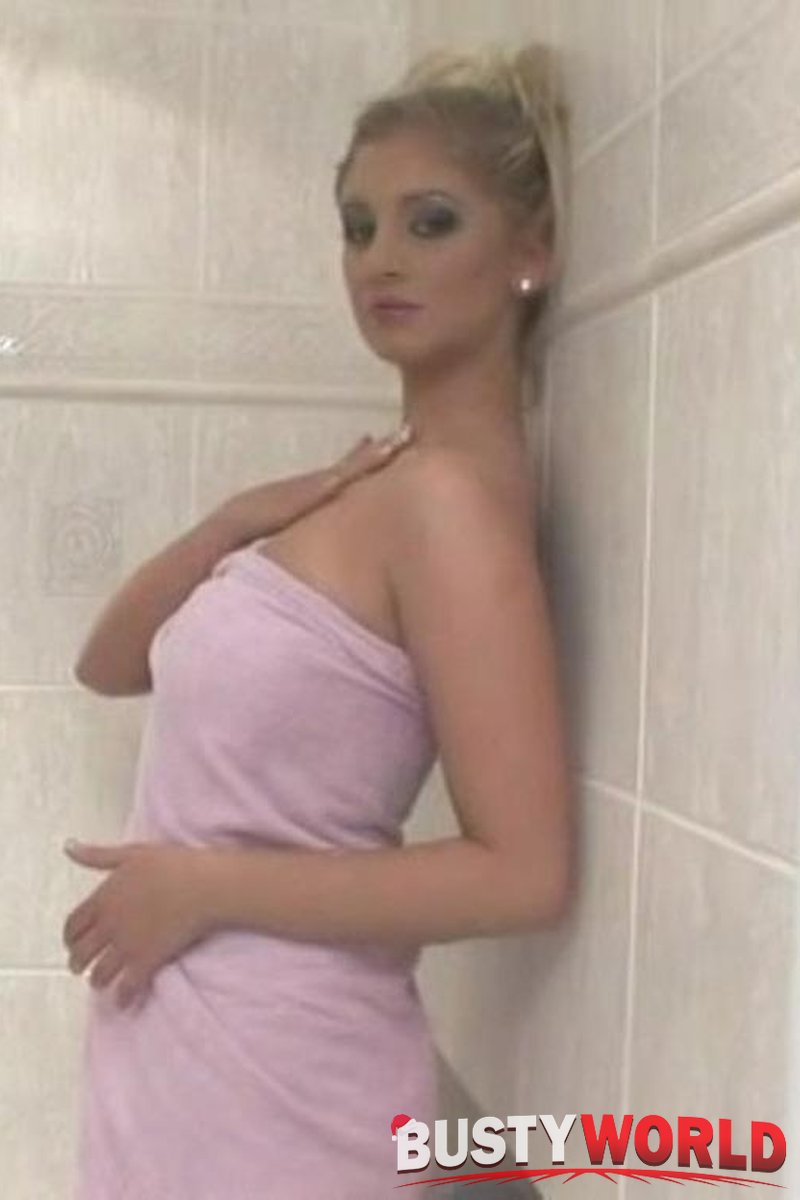 Perfect Model-Esque Honey Bunny - Screenshot 1 of 4 - Big Areolas