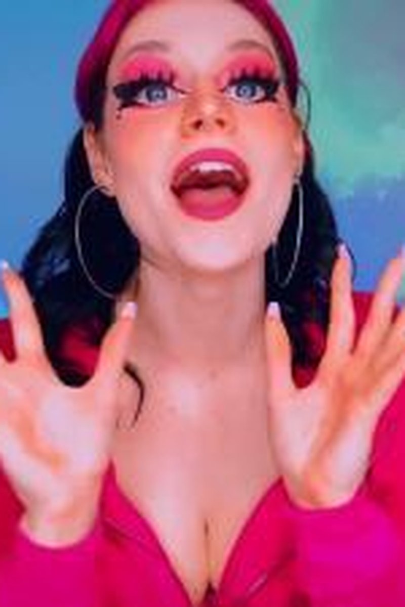 Friendly Ear Pulling - Screenshot 1 of 4 - ASMR