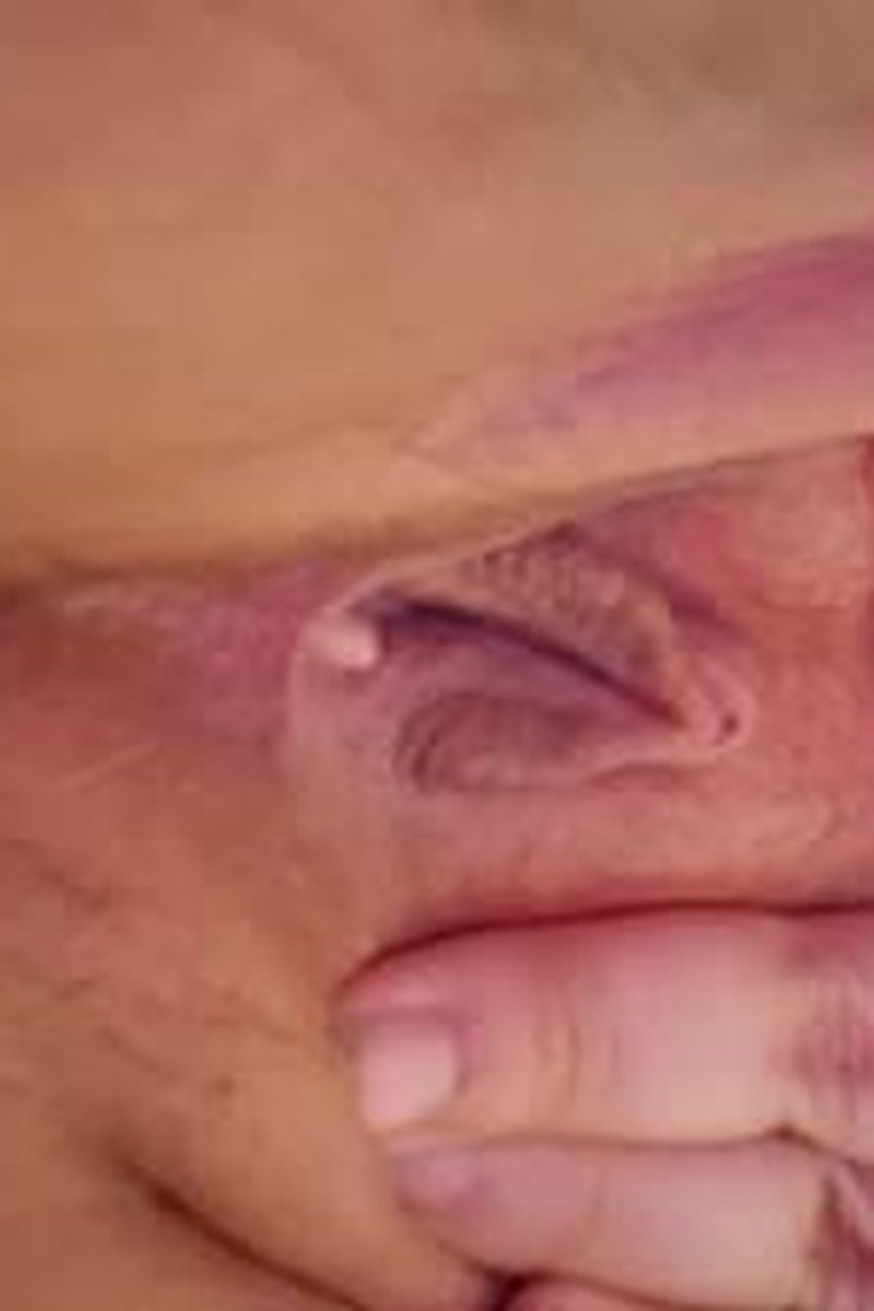 Clit Play - Screenshot 1 of 4 - Large Labia