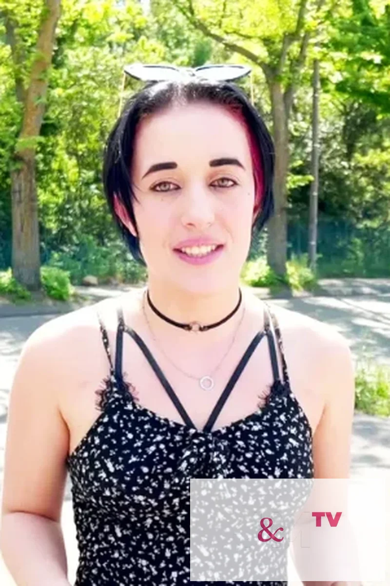 Leila, 18, Librarian in Toulouse! - Screenshot 1 of 4